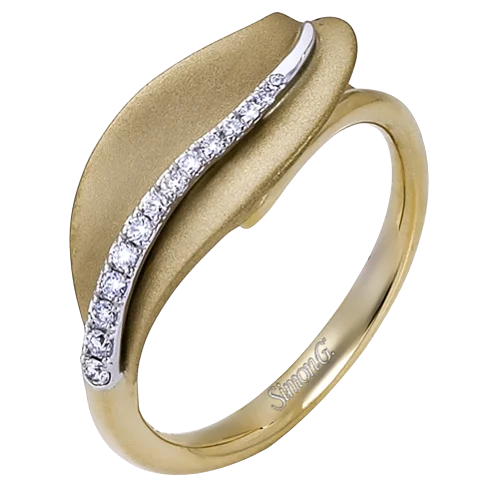 classic gold wedding bands for women-Fashion Ring in 18k Gold with Diamonds