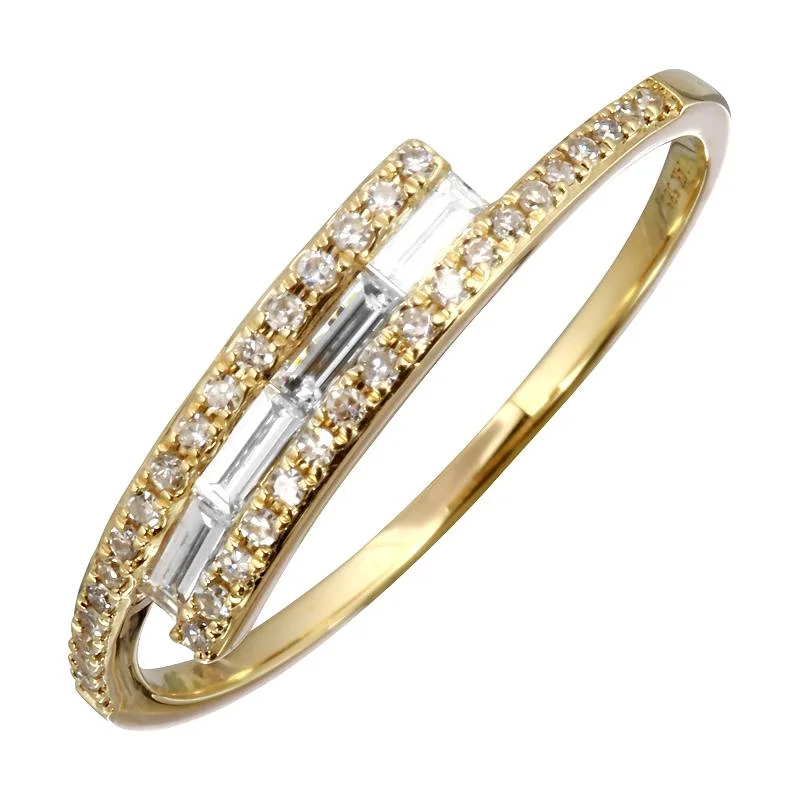 unique gold wedding rings with diamonds-Twist Baguette and Round Diamond Ring