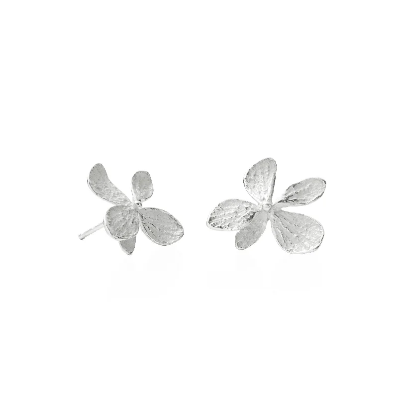 bold metal earrings for a modern edge -Silver Single Hydrangea Stud Earrings